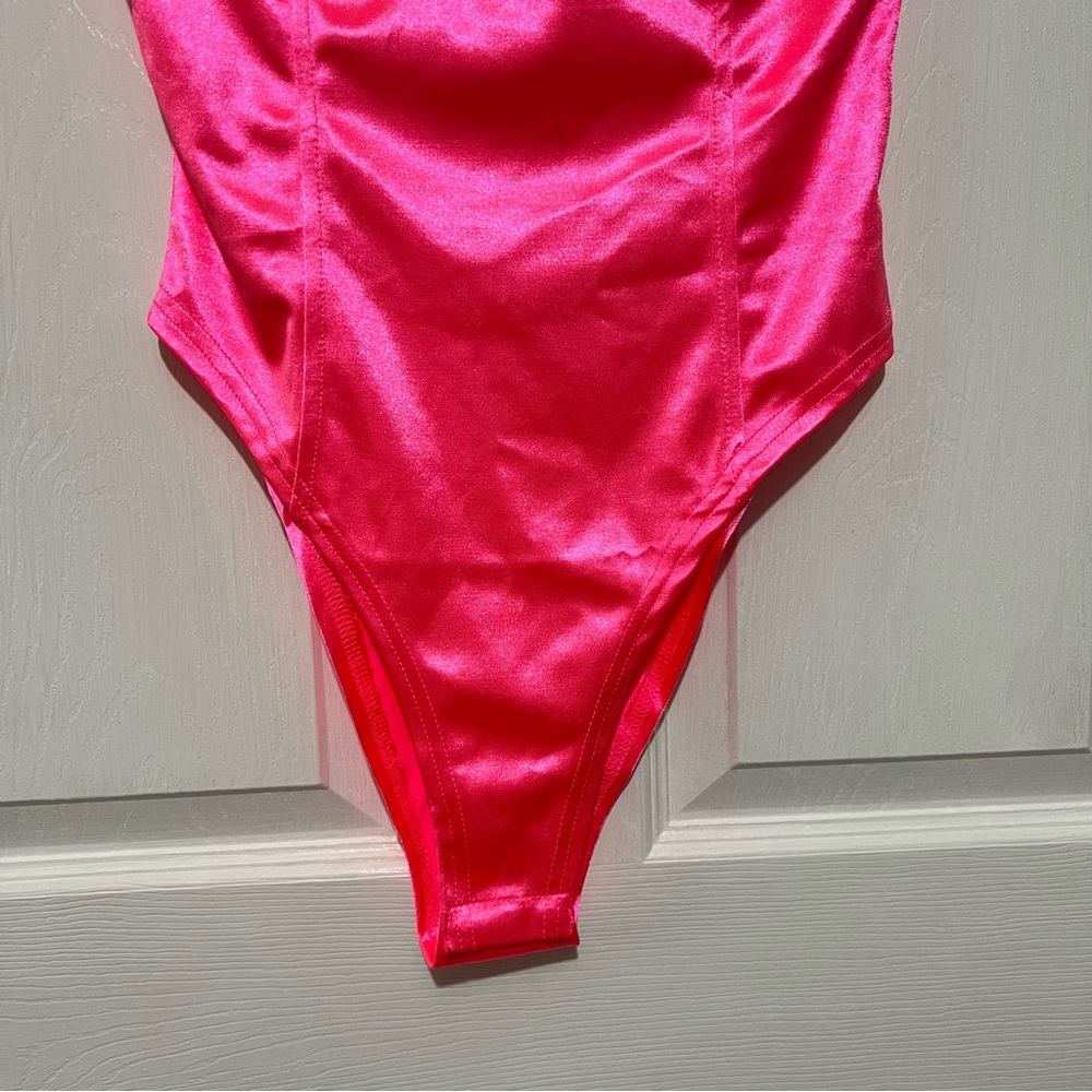 💗 *NWOT*‎ SHEIN - Women’s Satin Bodysuit - Picture 5 of 9